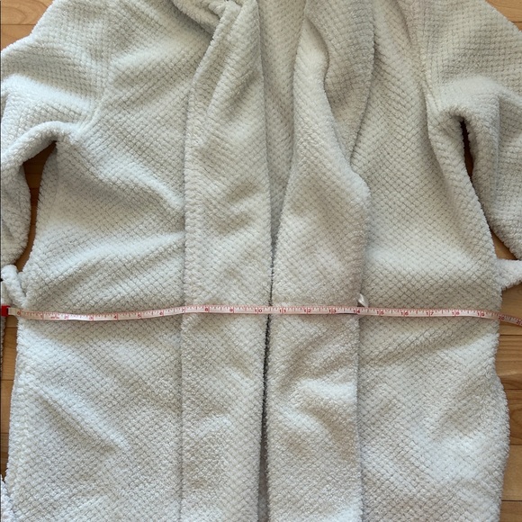 Small Laura Ashley Soft Cream Textured Robe - Picture 4 of 6